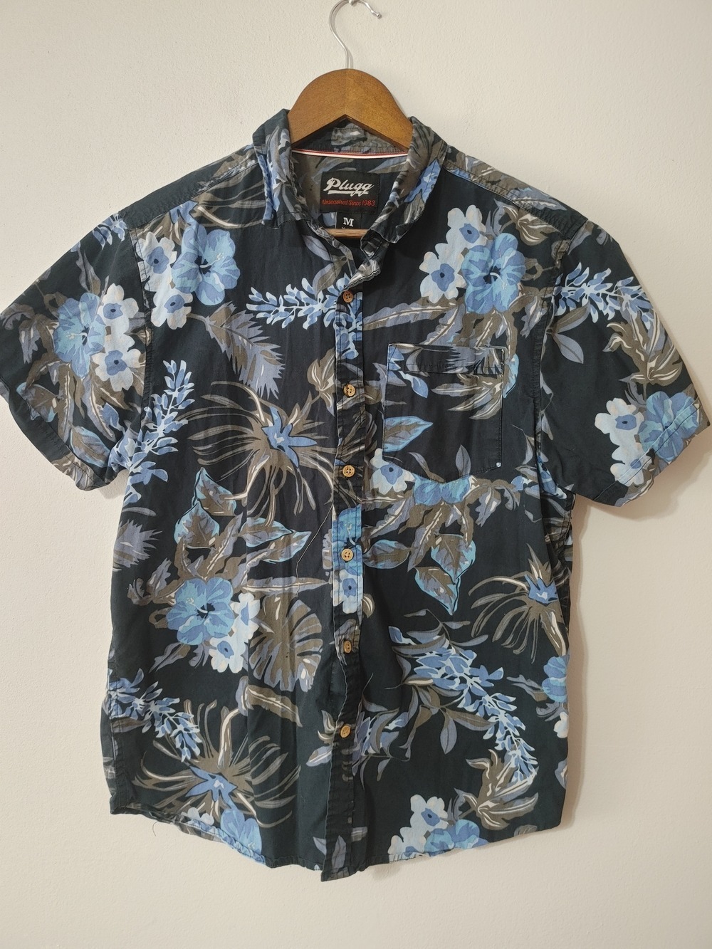 Plugg Men’s Blue Cotton Floral Short-Sleeve Button-Up Shirt M